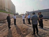 平顶山市住建局局长杨洪涛一行实地督导稻香路南段项目建设
